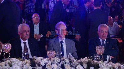 وزير التعليم يشاهد فيلما تسجيليا خلال افتتاح مدرسة 