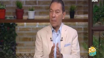 في المنزل.. هاني الناظر يكشف عن خلصة سحرية لـ حب الشباب