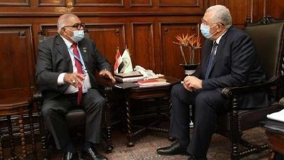 القصير وممثل برنامج الغذاء العالمي يبحثان سبل دعم صغار المزارعين