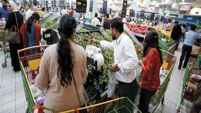 صحفي صيني يكشف السر وراء دعوة بكين مواطنيها لتخزين السلع