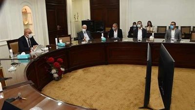 عاصم الجزار يتابع مشروع سد ومحطة 