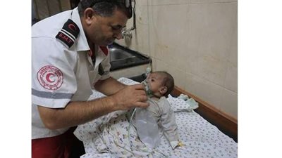 شاهد.. معاناة طفلة فلسطينية فقدت عائلتها بعد قصف الاحتلال