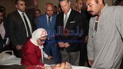 وزيرة الصحة تطمئن على الحالة الصحية لتلاميذ الجفادون