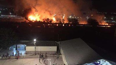 4 سيارات إطفاء تنجح في السيطرة على حريق بمركب نيلي بالحوامدية