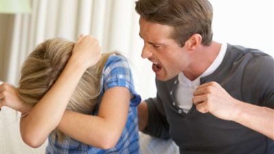 بعلقة موت.. مكوجي ينهي حياة زوجته الحامل والسبب 