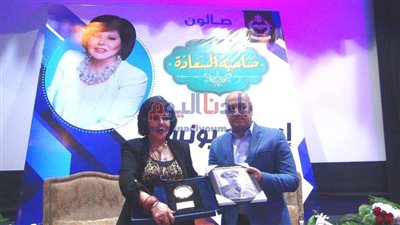 دار القوات الجوية تكرم الفنانة إسعاد يونس (صور)