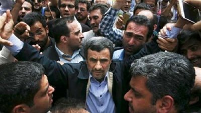 الرئيس الإيراني السابق ينضم للمتظاهرين ضد ارتفاع أسعار الوقود