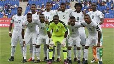 لاعبي منتخب كوت ديفوار تحتفل مع جماهيرها بالصعود لنصف نهائي أمم أفريقيا