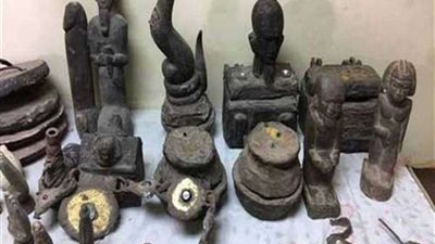 ضبط أحد الأشخاص بالمنيا وبحوزته 39 قطعة يشتبه فى أثريتها