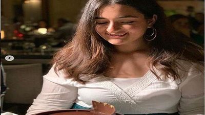 ملك أحمد زاهر تتألق بفستان أسود يُظهر رشاقتها