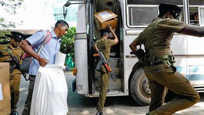 هجوم على حافلة تقل ناخبين مسلمين في سريلانكا