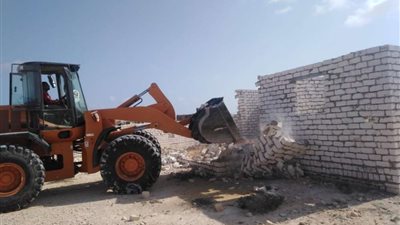 إزالة 10 حالات تعد في الموجة الـ14 للحفاظ على أراضى الدولة بمرسى مطروح