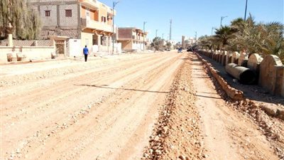 محافظ مطروح: بدء أعمال رصف الطرق بنطاق مركز ومدينة سيوة