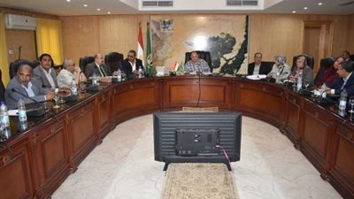 محافظ الفيوم يلتقي بعدد من أعضاء مجلس النواب لمناقشة بعض المشكلات