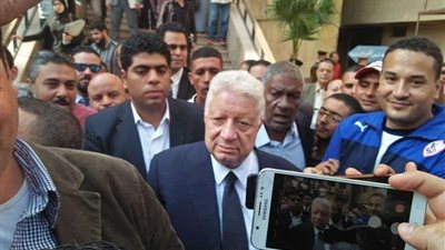 مرتضى منصور يغادر محكمة شبين الكوم بعد حضور جلسة راجح