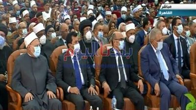 بحضور الإمام الأكبر والبابا تواضروس.. رئيس جامعة بني سويف يشهد احتفالية بيت العائلة