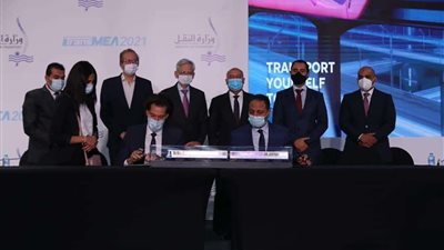 كامل الوزير يشهد توقيع 13 عقد في مجال السكك الحديد والمترو