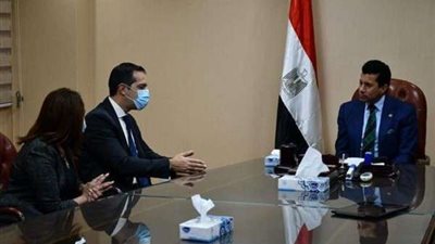 وزير الرياضة وشركة توتال يبحثان استقبال جولة كأس الأمم الأفريقية