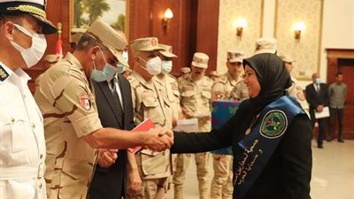 قيادة الجيش الثانى الميدانى تكرم أسر الشهداء ومصابي العمليات الحربية