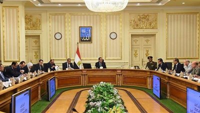 رئيس الوزراء يستعرض نتائج لجنة المرور على صوامع تخزين القمح