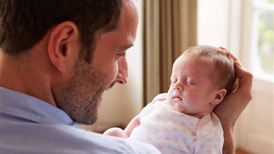 بذور سحرية.. طبيب يكشف عن علاج مشاكل الإنجاب للرجال