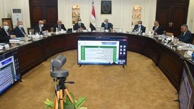 وزير الاسكان يعقد أجتماع بجهاز تنظيم مياه الشرب والصرف الصحي