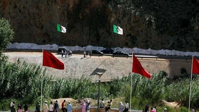 المغرب تسلم 11 جزائرياً وأجنبياً معتقلين بالسجون المغربية