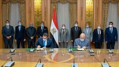 وزير الإنتاج الحربي يشهد توقيع بروتوكول مع إحدى الشركات الأمريكية