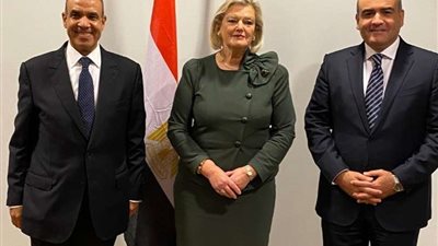 مساعد وزير الخارجية للشئون الأوروبية يلتقي بوزيرة الدولة الهولندية للهجرة