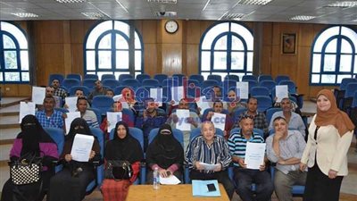 توزيع كراسات الشروط لحجز الأراضي بشمال وجنوب سيناء بالوحدات المحلية بالمنيا