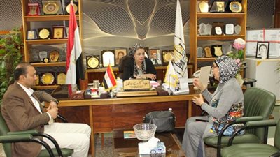 نائب رئيس جامعة أسيوط يستقبل رئيسة وحدة علاج مرض التليف التكيسي بجامعة ميتشجان الأمريكية