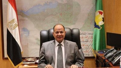 محافظ الفيوم يناقش مشاكل أهالي مركز أطسا