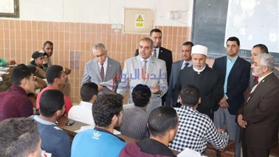 رئيس جامعة الأزهر يتفقد كلية اللغة العربية بالمنوفية ويكرم المتفوقين