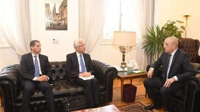 الجزار ومسئولي البنك الدولي يستعرضاً التجربة العمرانية المصرية
