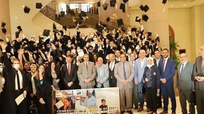 وزير القوى العاملة يشهد حفل تخريج  120 متدرباً على الخدمات الفندقية