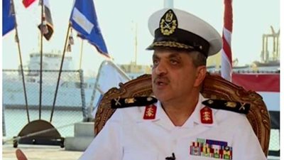 رئيس قناة السويس: كراكة حسين طنطاوي تستخرج رمال مشبعة بالمياه