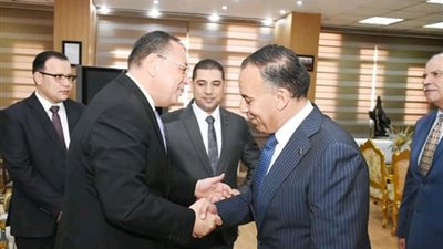 محافظ الشرقية: المحافظة تولي اهتمامًا كبيرًا بقضية محو الأمية