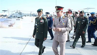 وزير الدفاع يعود من الإمارات عقب مشاركته في فعاليات معرض دبي للطيران