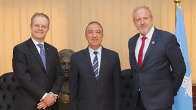 محافظ الإسكندرية يستقبل سفير بريطانيا بالقاهرة لتعزيز التعاون المشترك