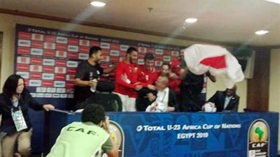 شاهد احتفال لاعبي منتخب مصر بالتأهل إلى أولمبياد طوكيو (فيديو)