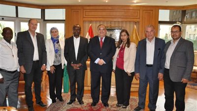بالصور.. رئيس جامعة حلوان يستقبل وفد جامعة موي بكينيا