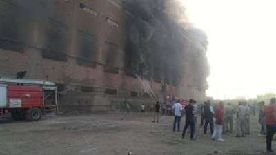الدفع بـ3 سيارات إطفاء لإخماد حريق بمصر القديمة