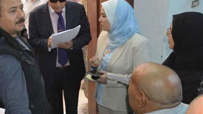 محافظ المنيا يخصص شقة لمواطن من ذوي الاحتياجات الخاصة