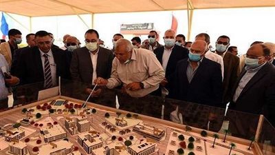 مدبولي يتفقد مشروع مجمع 30 يونيو المُميكن بالخارج.. صور
