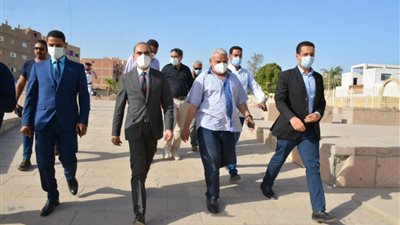 نائب محافظ سوهاج يتفقد عددا من المشروعات ضمن مبادرة 