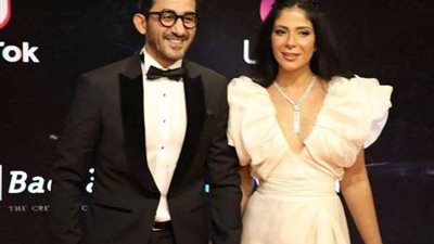 بفستان أبيض منفوش.. منى زكي في افتتاح مهرجان القاهرة السينمائي