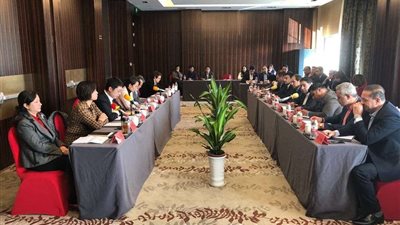 المصريين الأحرار في الصين يلتقي نائب رئيس مدينة جينچدن ومسئولة مكافحة الفقر