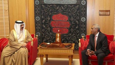 السفير المصري الجديد في المنامة يُقدم أوراق اعتماده إلى ملك البحرين