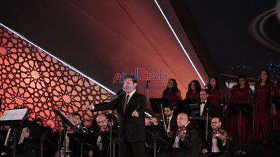 بالصور.. أحيا أمير الغناء العربي هاني شاكر حفلاً غنائيًا بدار الأوبرا كامل العدد