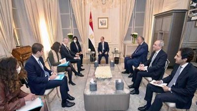 الرئيس السيسي يلتقي رئيسة وزراء تونس في باريس